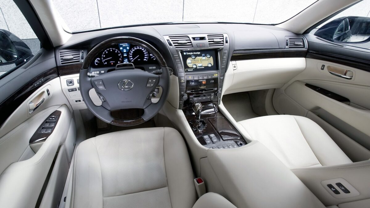 LEXUS