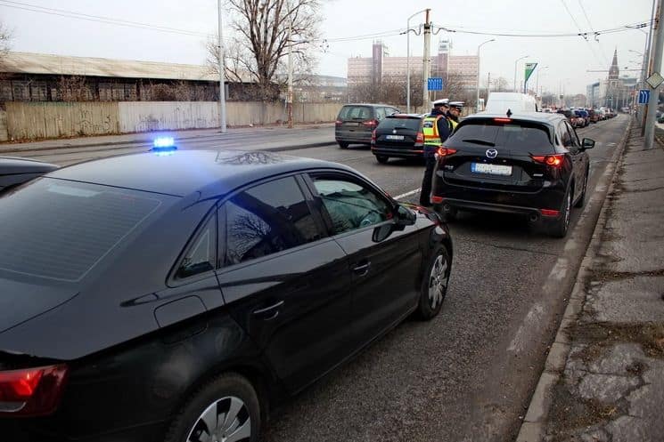Ennyit fizettek tavaly a buszsávokban szabálytalankodók!