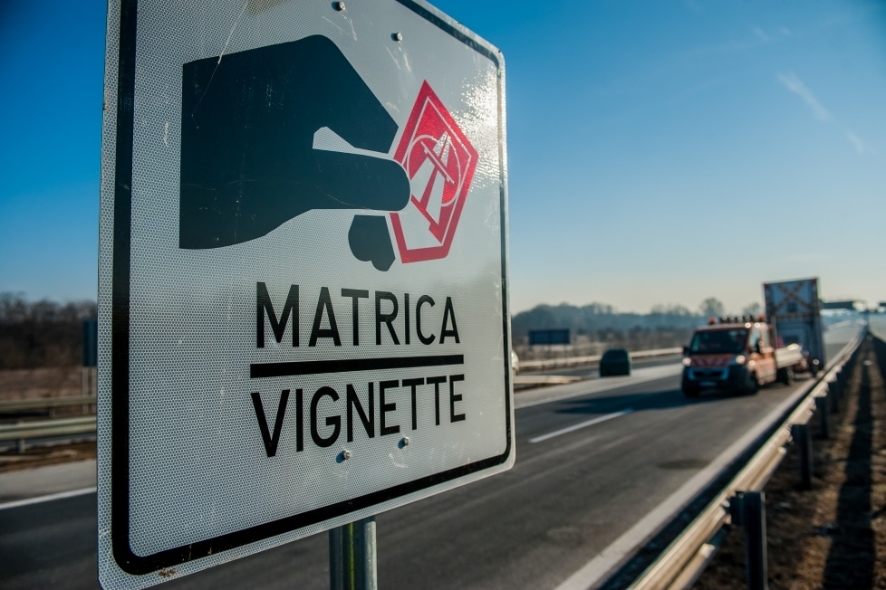 Matrica nélkül autópályáztak egy évig, közel 300 milliós bírság lett a vége