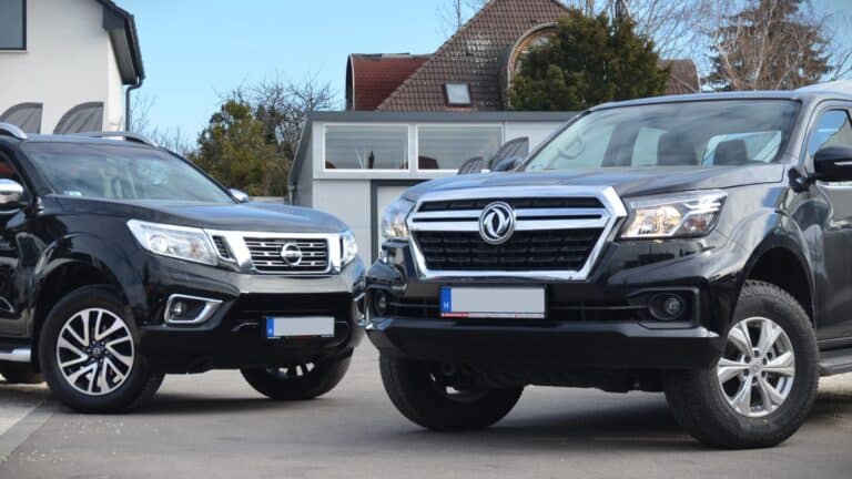 Használt japánt, vagy új kínait? Egymás mellett a Nissan és a Dongfeng Navarája!