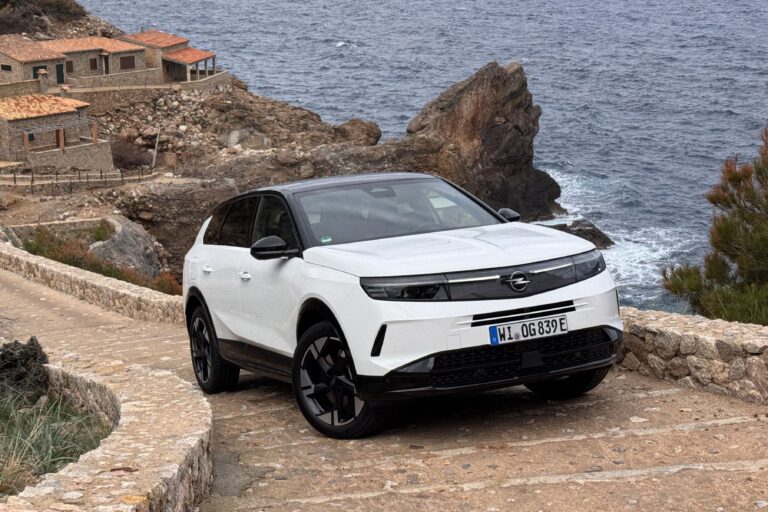Német motort kapott az Opel Grandland konnektoros hibridje!
