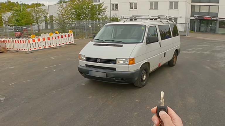 Így száguld a porladó T4 Transporter az Autobahnon: bírja még a 2.5 TDI?