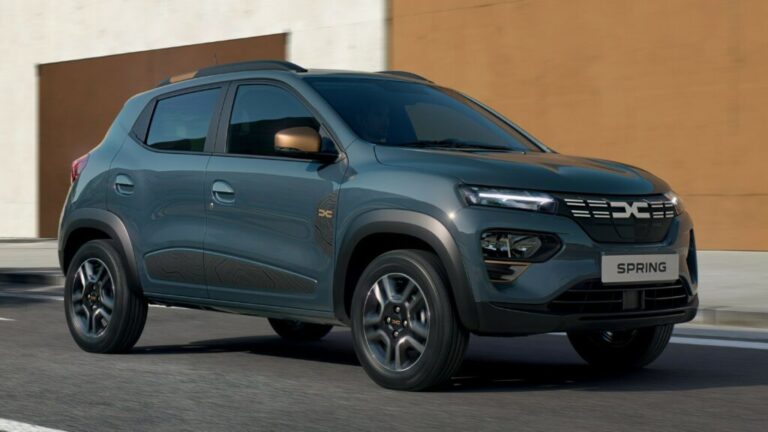 Tényleg háromnegyed óra alatt merül le a Dacia villanyautója az autópályán?