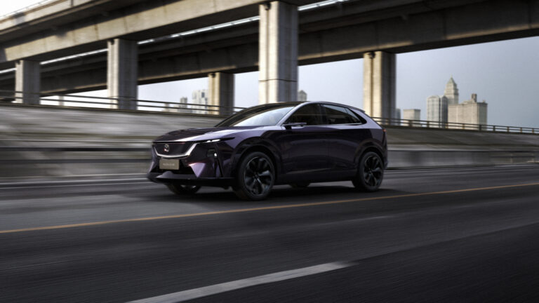 Íme a Mazda CX-6e utastere!