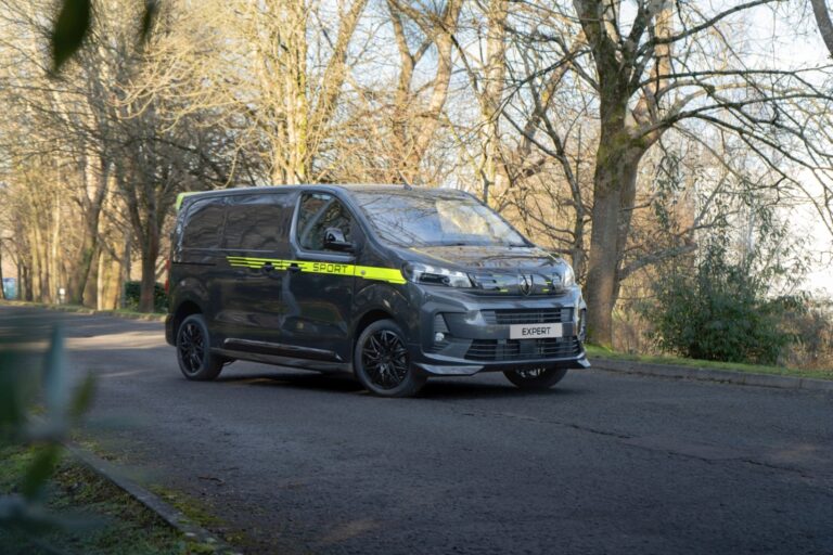 Megvadult a Peugeot, feltuningolták az egyik furgonjukat!