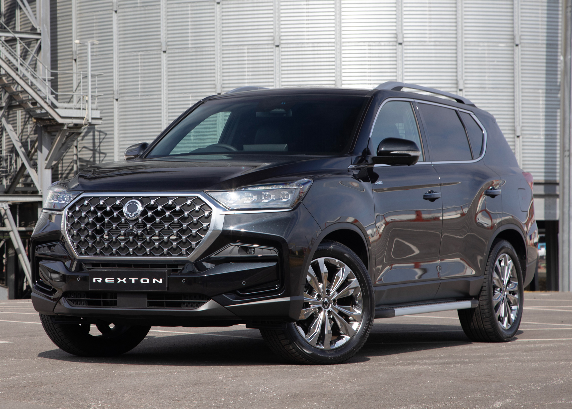SUV-nak álcázott haszongépjárművet hoz Európába a KGM