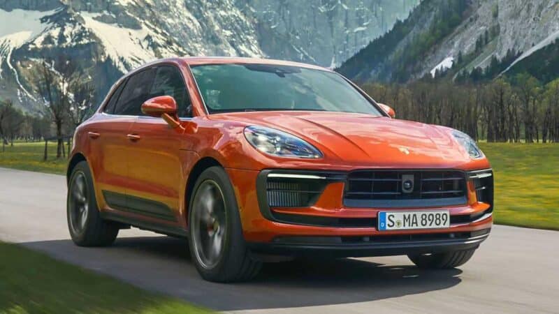 Videó: ennyi idő alatt merül le egy elektromos autó 230 km/órás tempónál!