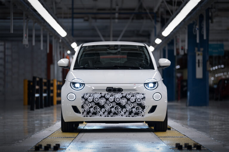 Mostantól belső égésű motorral is készülnek új Fiat 500-asok