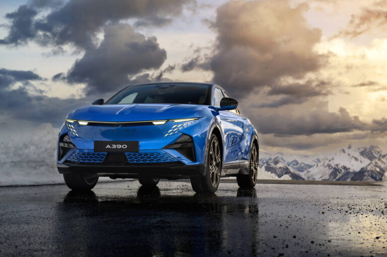 Amikor a franciák odapörkölnek! Bemutatkozott az Alpine A390