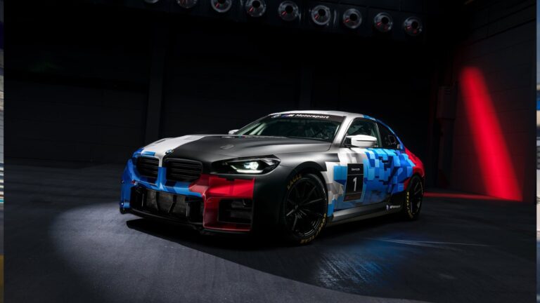 Ez a modell jelenti a belépőt a BMW versenyautóinak világába