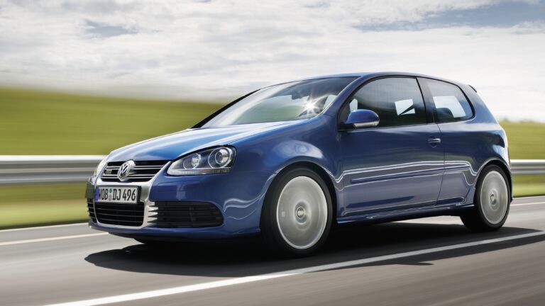 A Bugatti-vezér egy 20 éves Golffal jár, és imádja