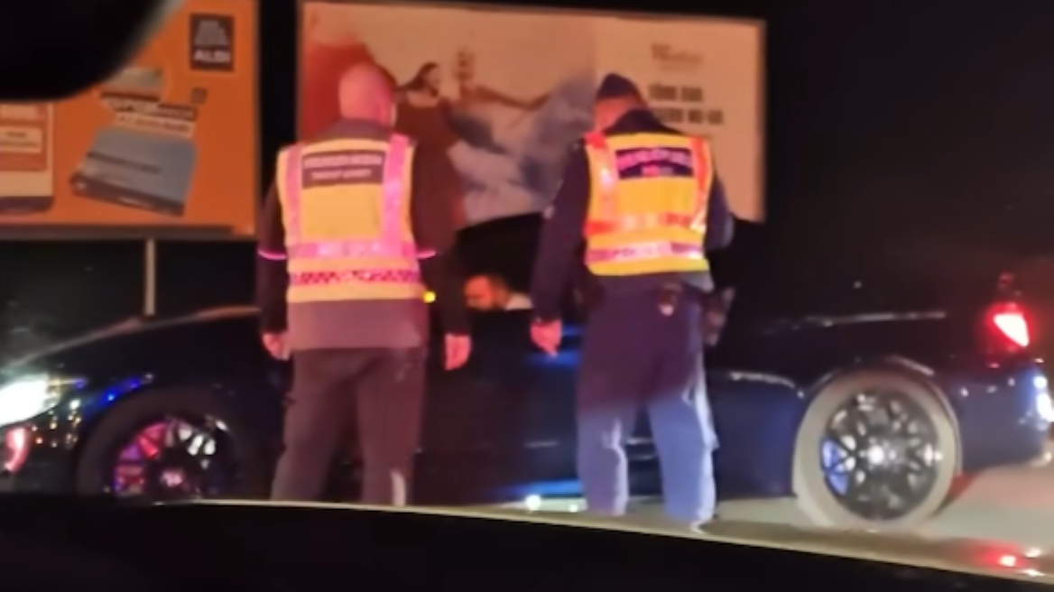 Sorra küldték szigorítottra a rendőrök a tuningautókat Győrben - akár utólag, a felvételek alapján is!
