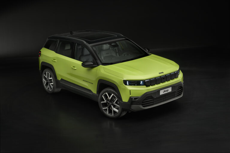 Beáll a sorba a Jeep is: világító márkajelzéssel itt az új Compass!