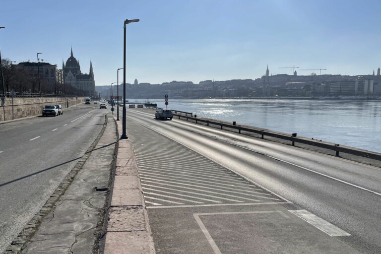 Idén is több mint egy hónapra lezárják a pesti alsó rakpartot!