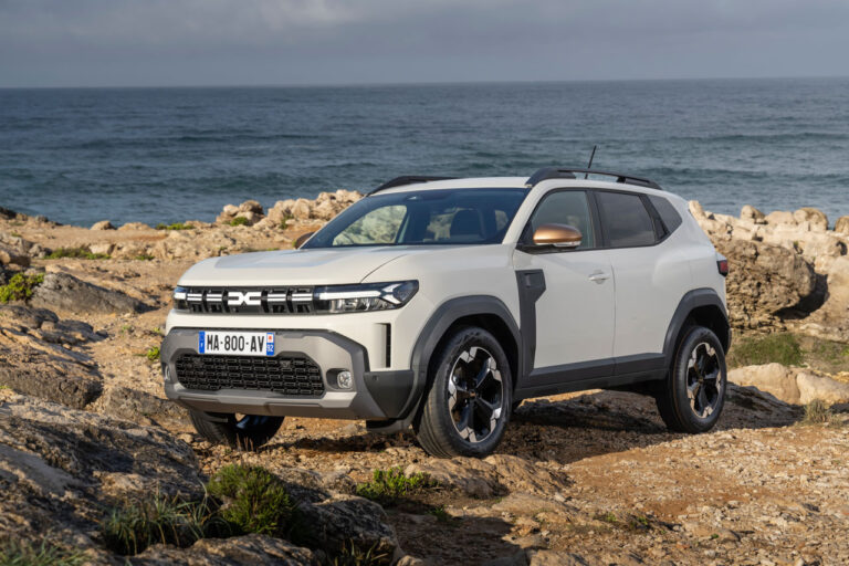 Nem ússza meg a Dacia Duster sem! Készül a tisztán elektromos verzió!