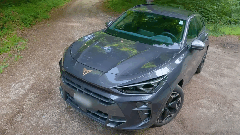 Végsebesség-teszten a győri Cupra: vajon valóban sportos?
