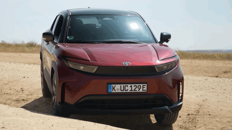 Videón a Toyota Vitarája: mire képes az Urban Cruiser?
