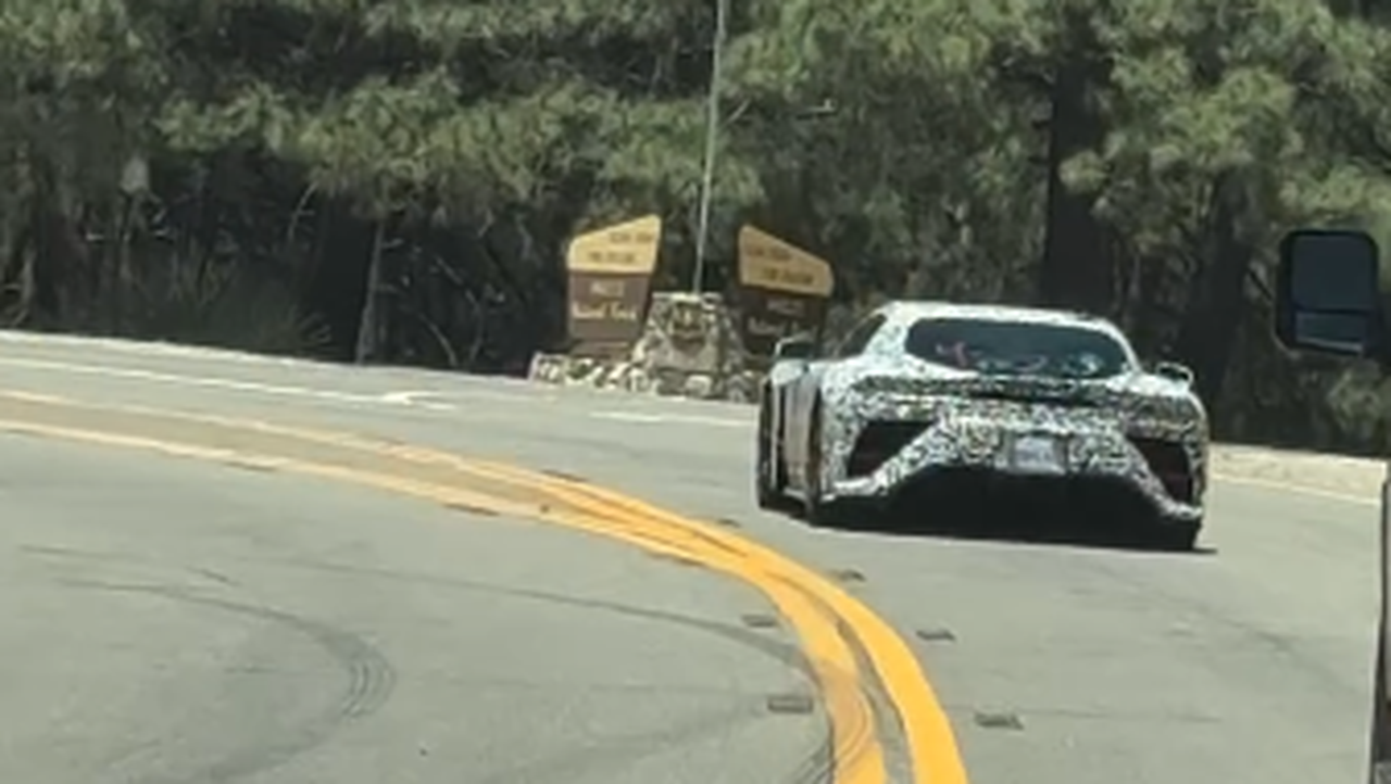 Lencsevégre kapták a Lexus új sportautóját!