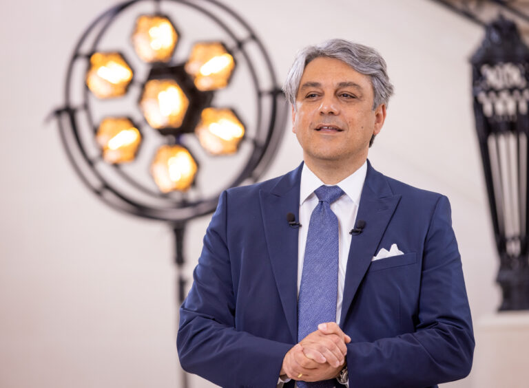 Bombahír: lemondott a Renault Csoport vezérigazgatója!