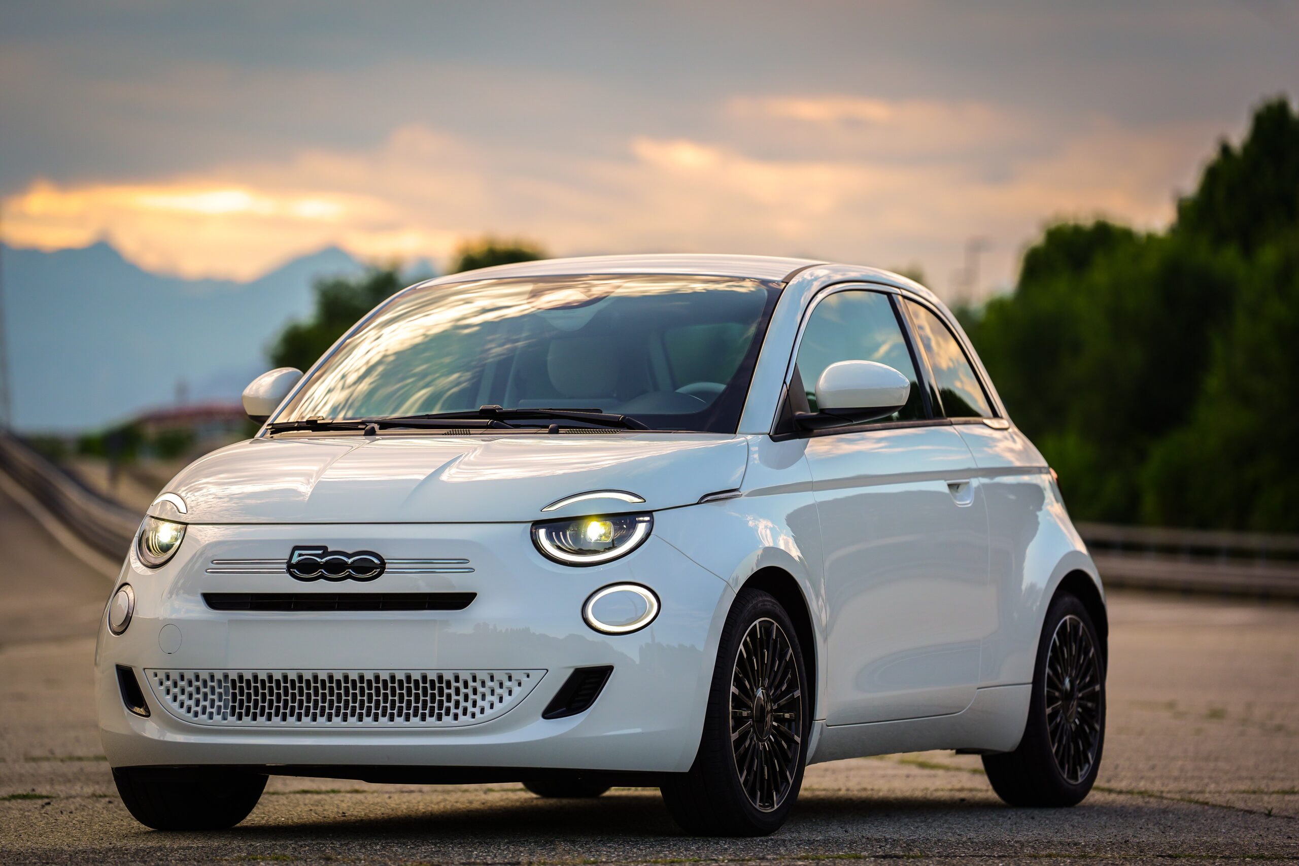 Íme az első fotók az új Fiat 500 benzines változatáról!
