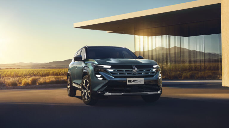 Átemblémázott Dacia Bigster? Annál sokkal több az új Renault!