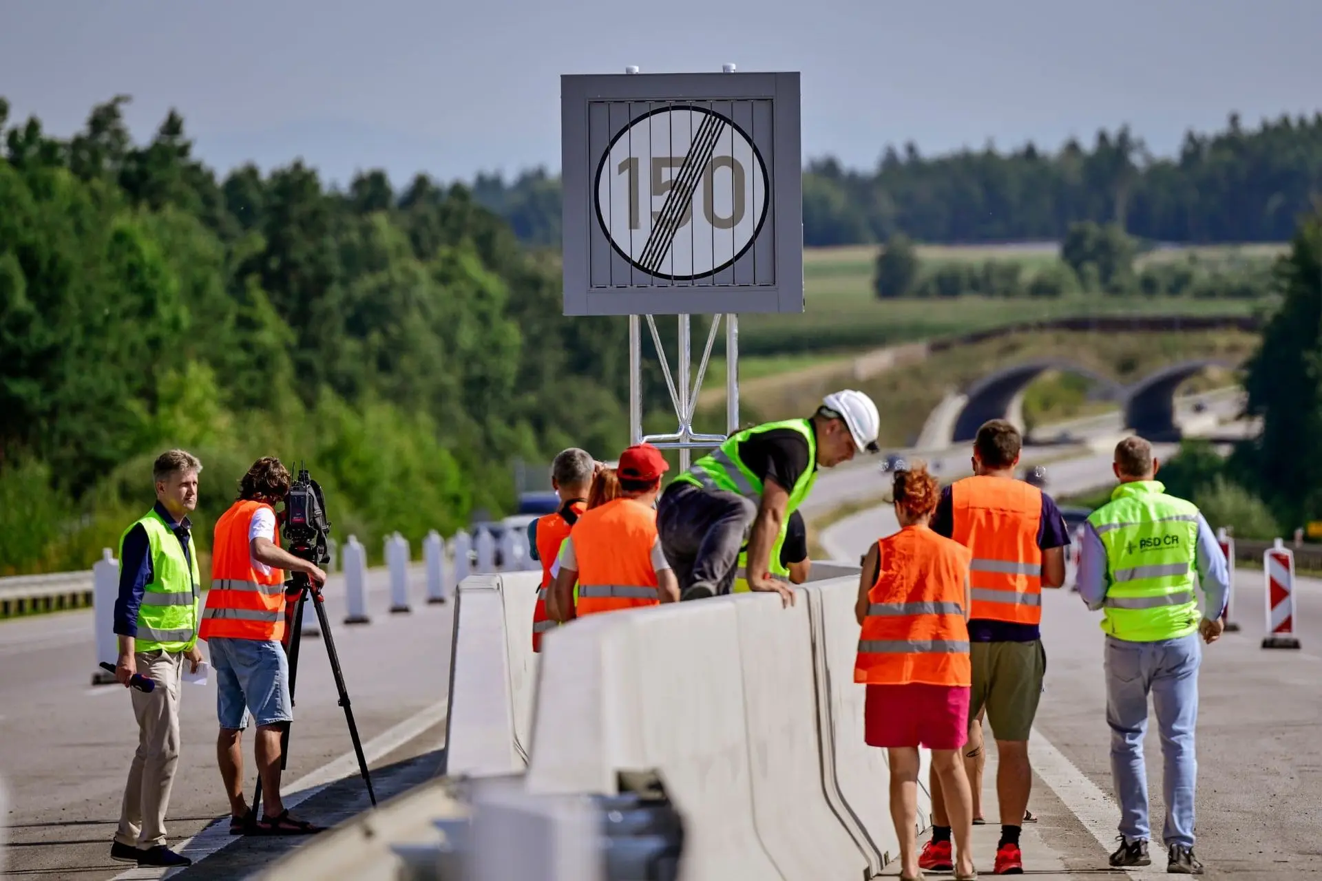 Tényleg meglépték: szeptember végétől itt 150 km/órával lehet autópályázni!