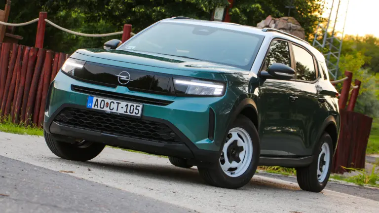 Ennyiért ajándék? - Lágy hibrid Opel Frontera teszt