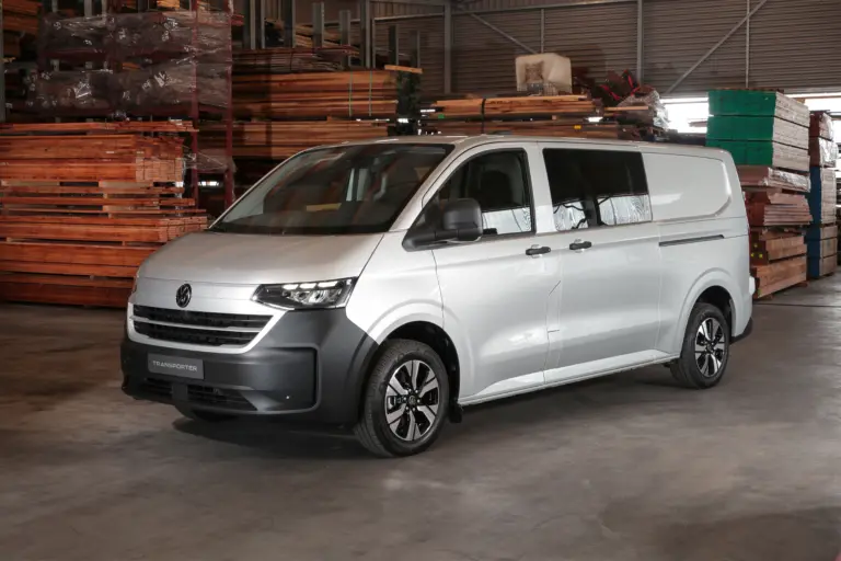 Újabb változatokkal bővíti a VW a Transporter palettát