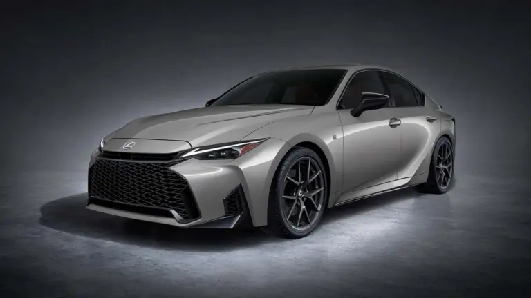 Új generáció helyett harmadjára is frissül a Lexus IS