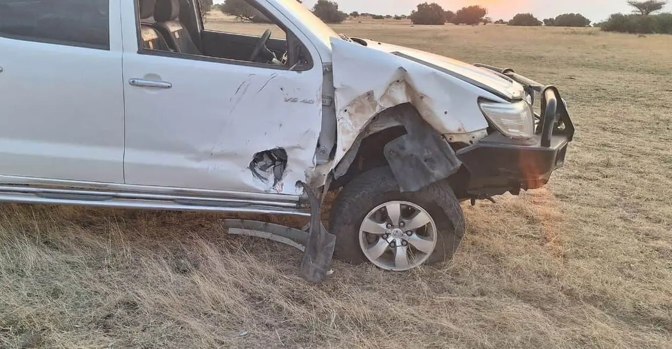 Ez történik, ha egy orrszarvú megharagszik egy Toyota Hiluxra