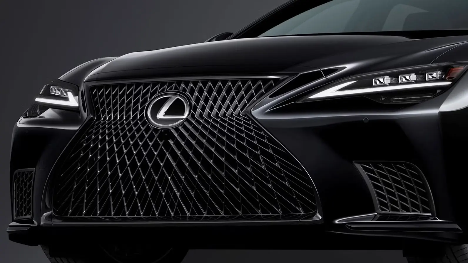 Itt a vége, eltűnik a legnagyobb négyajtós Lexus