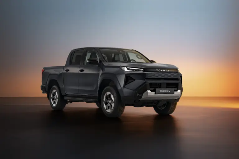 Tovább villanyosít a Toyota: íme az új, tisztán elektromos Hilux!
