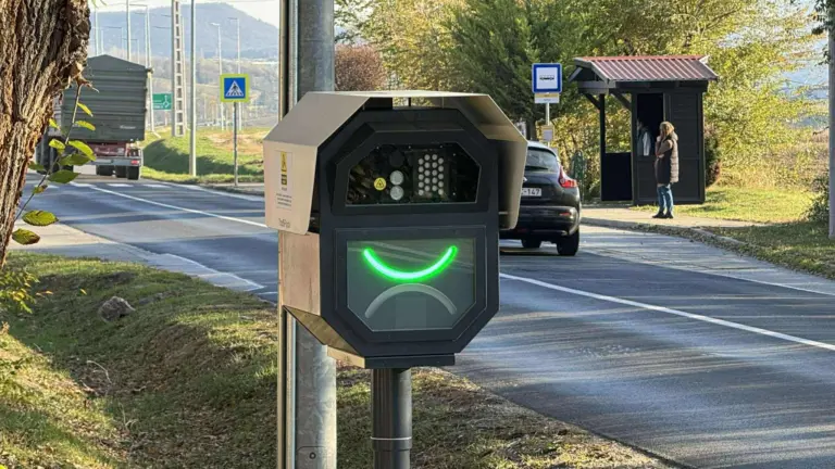 Országszerte terjednek a mosolygó traffipaxok