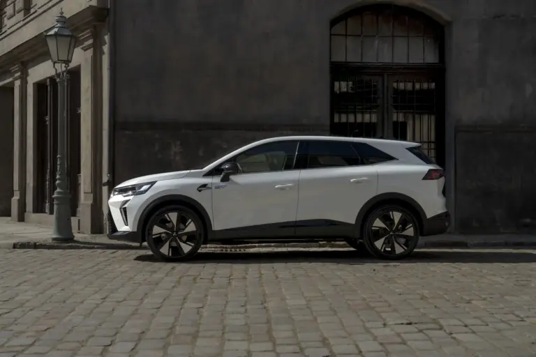 Beárazta itthon a Mitsubishi az új szabadidő-autóját! Ennyibe kerül a Grandis!