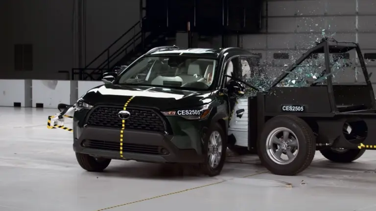 Így szerepelt a Toyota Corolla Cross a szigorúbb törésteszten!