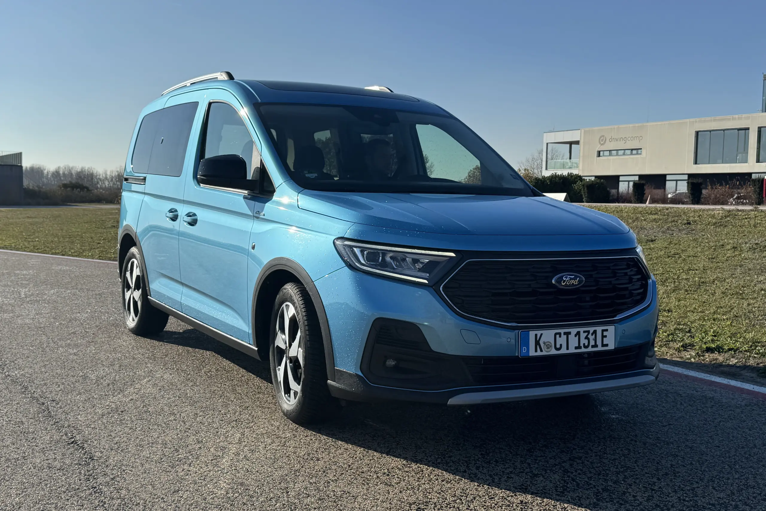 Ford Transit gyorstalpaló - 60 éves a kékoválos teherhordó!
