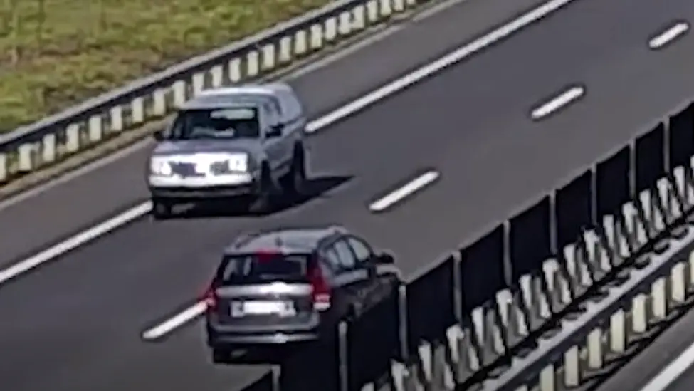 Hátborzongató képsorok az M35-ösről! Nem győztek menekülni az életveszélyes sofőr elől!