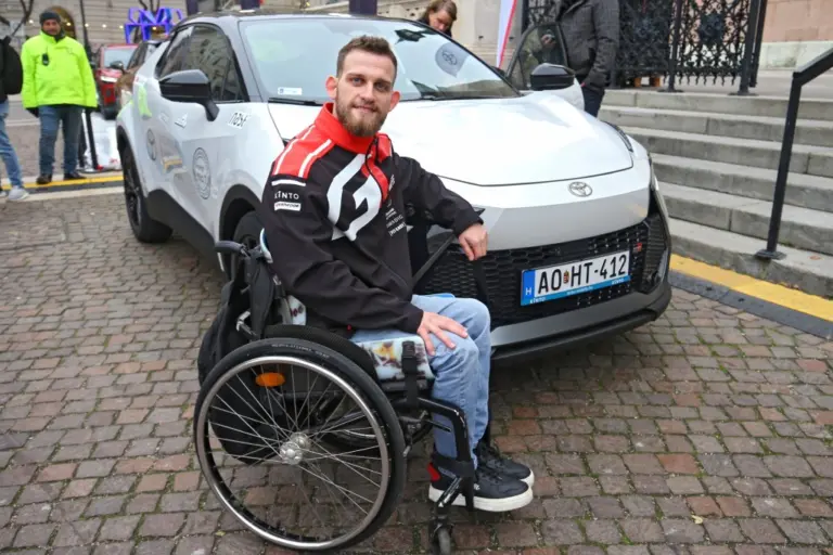 A Toyota C-HR kedvéért tanult meg autót vezetni Kiss Péter Pál kétszeres paralimpiai bajnok