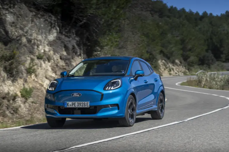 Fontos frissítést kapott a villanyos Ford Puma! Ennyit tudhat az új változat egy töltéssel!