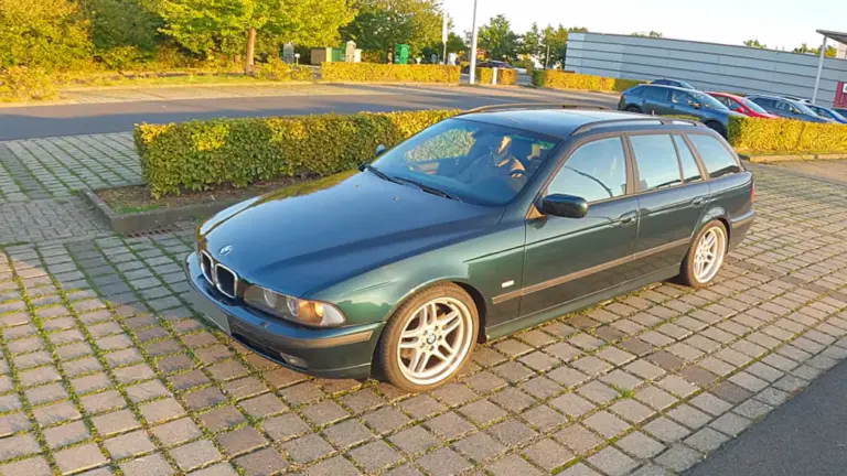 Ez még "igazi" BMW volt? V8 motoros E39 az Autobahnon!