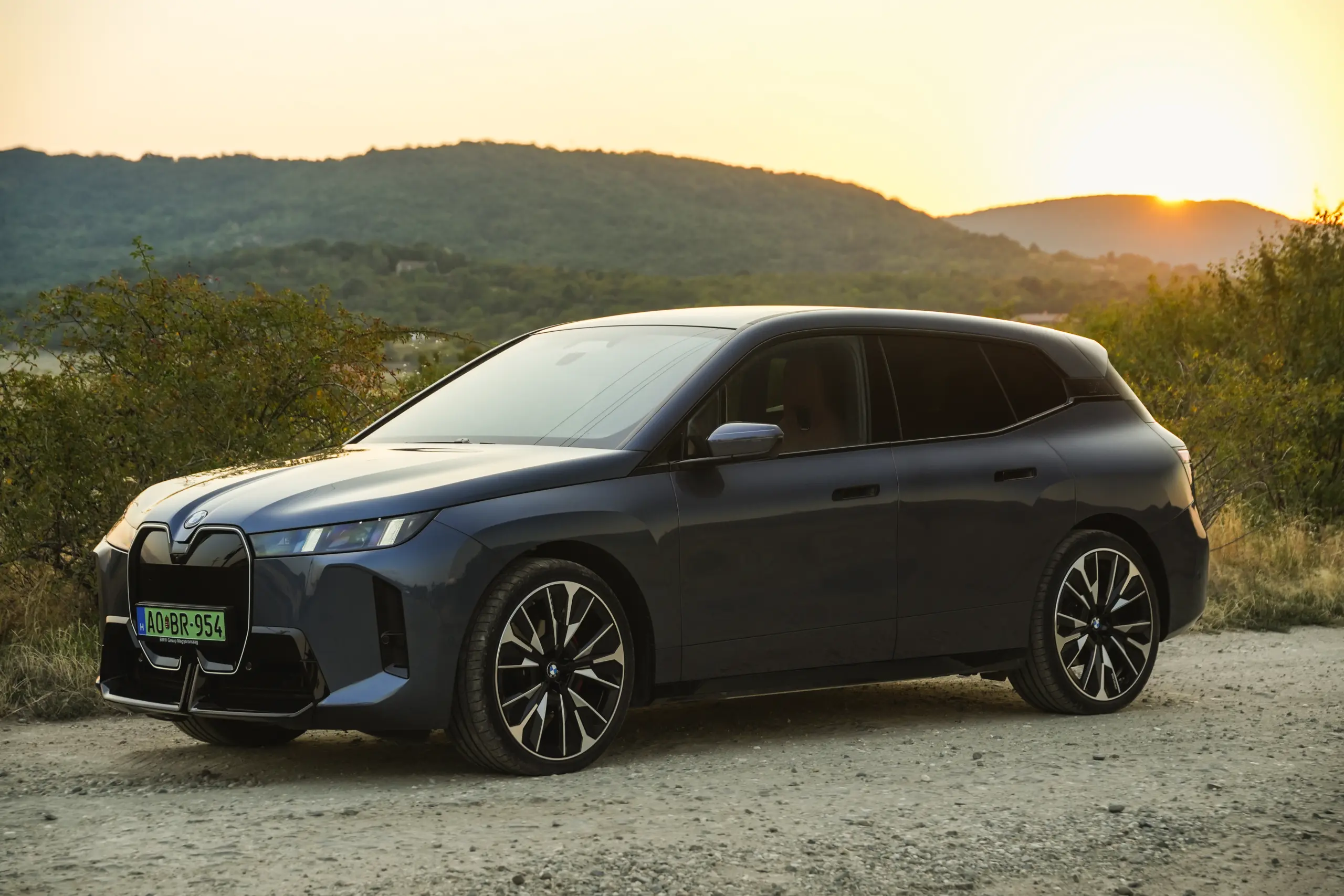 Guruló nappali újrafestve - BMW iX xDrive60 teszt
