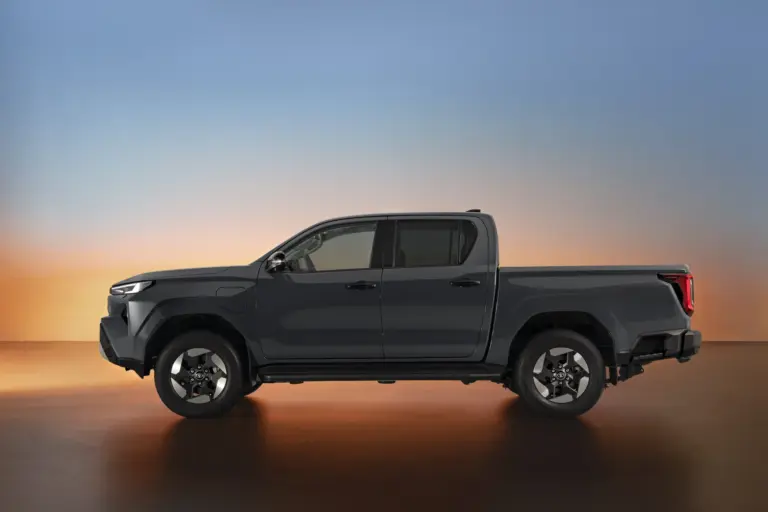 Már itthon is rendelhető a legújabb Toyota Hilux! Íme a magyarországi ár!