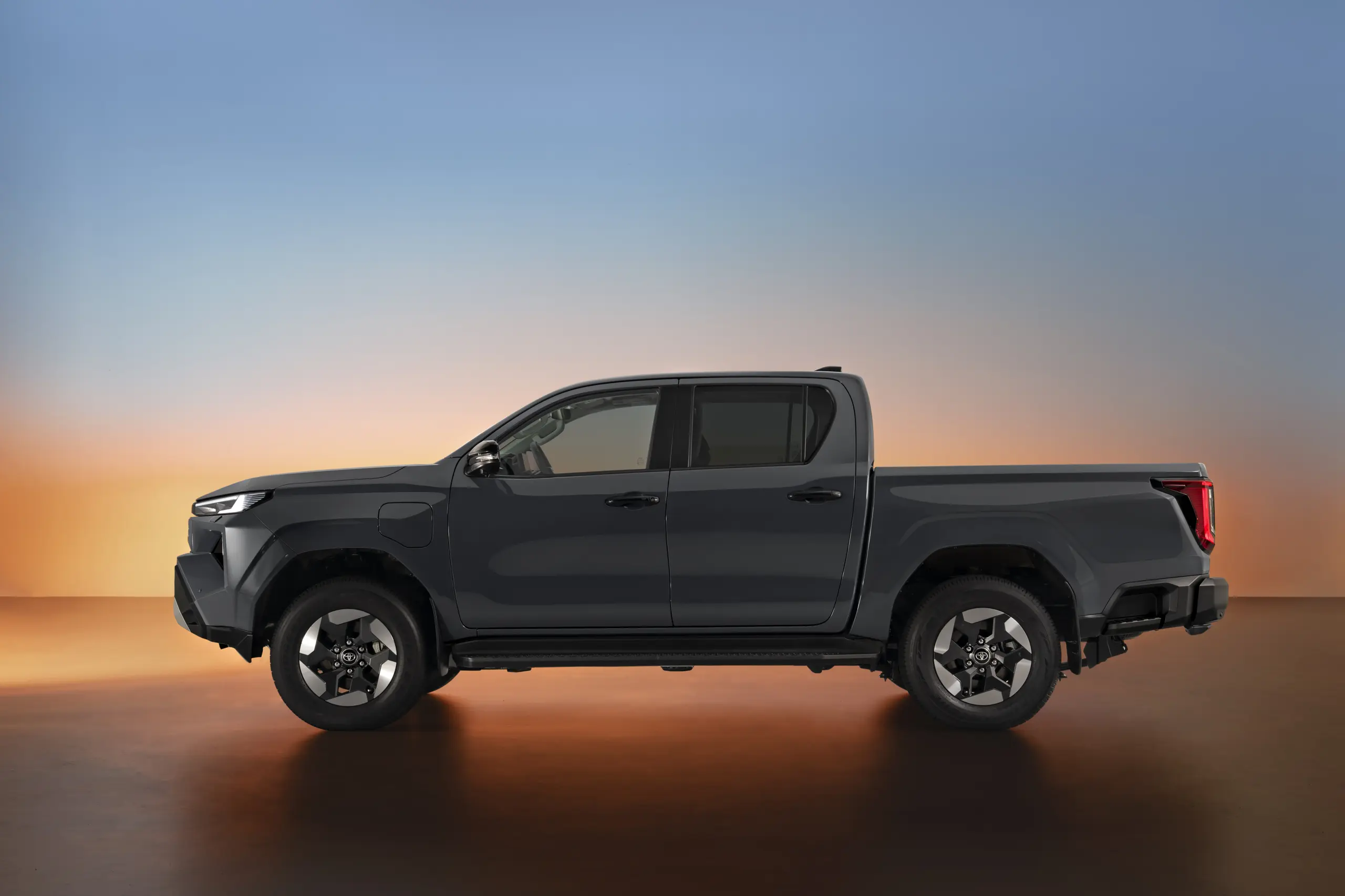 Már itthon is rendelhető a legújabb Toyota Hilux! Íme a magyarországi ár!
