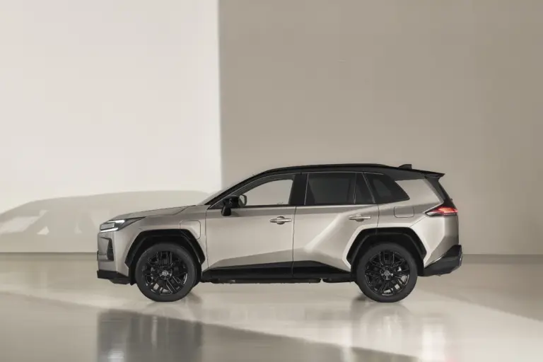 9,2 millió forintért is árul új RAV4-et a Toyota, de a magyarok ezt nem vehetik meg!