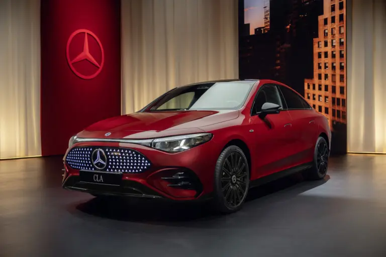 Budapesten is ünnepel a 140 éves Mercedes-Benz