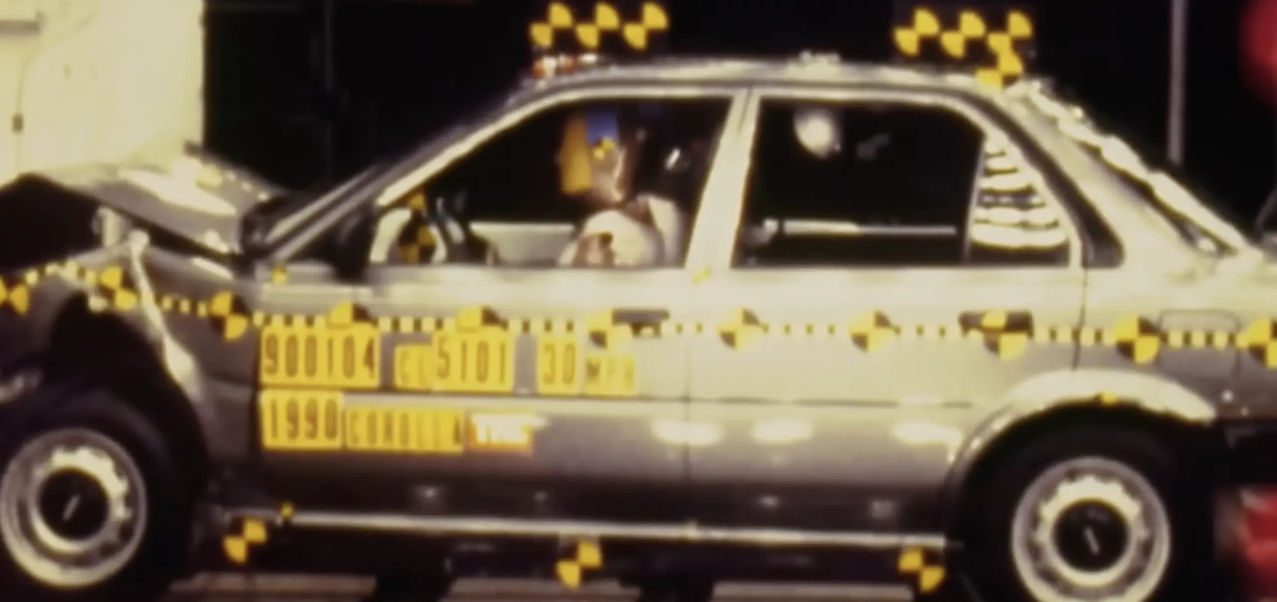 Videó: Így szerepeltek a törésteszteken a '80-as és '90-es évek autói!