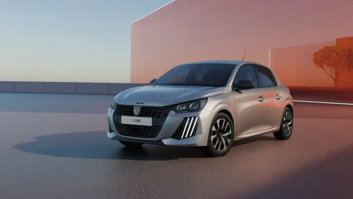 PEUGEOT E-208 modell féloldalról, szürke színben.