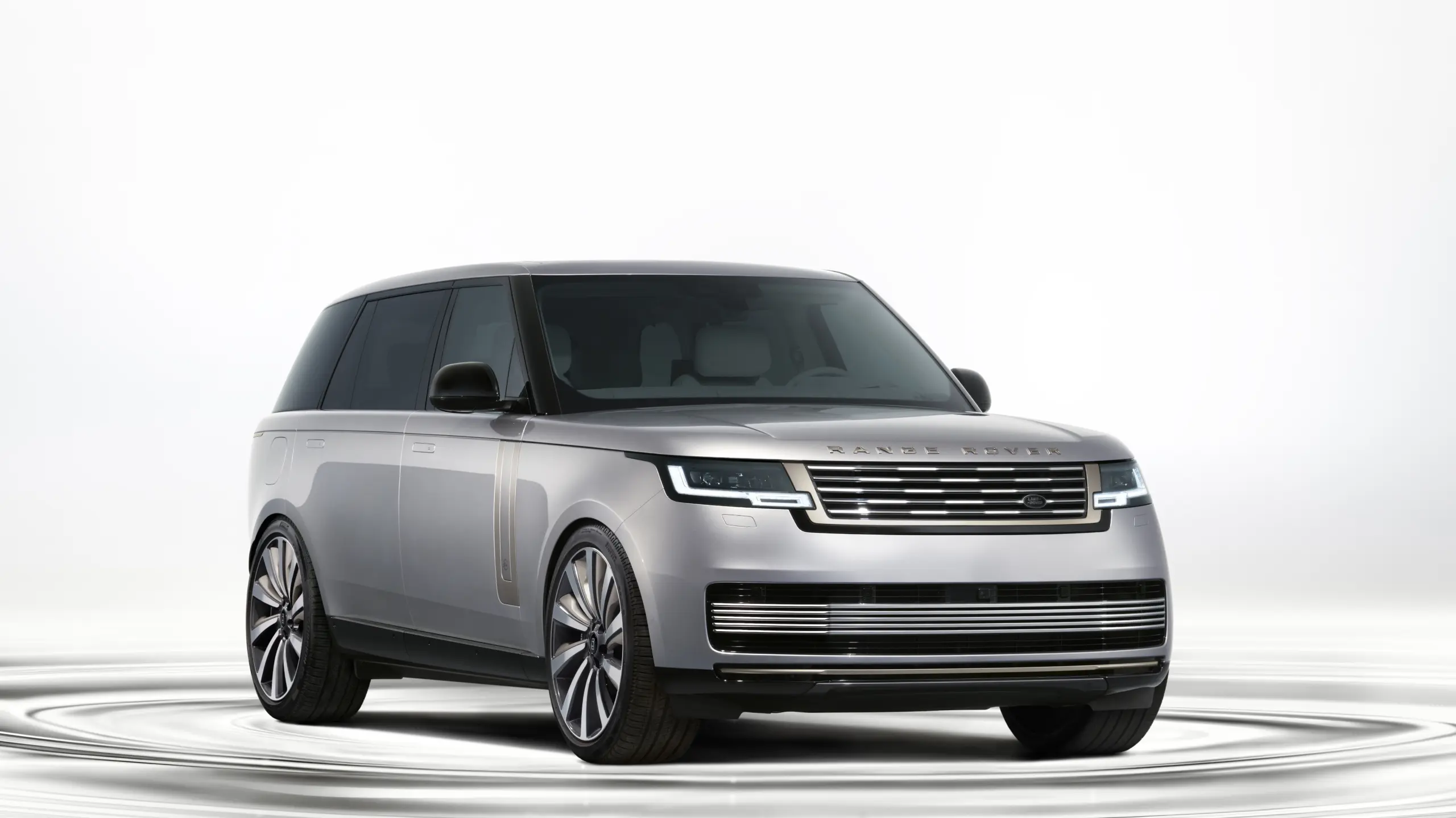 A csontrezgetős fejhallgatók után, megérkezett a testrezgetős Range Rover