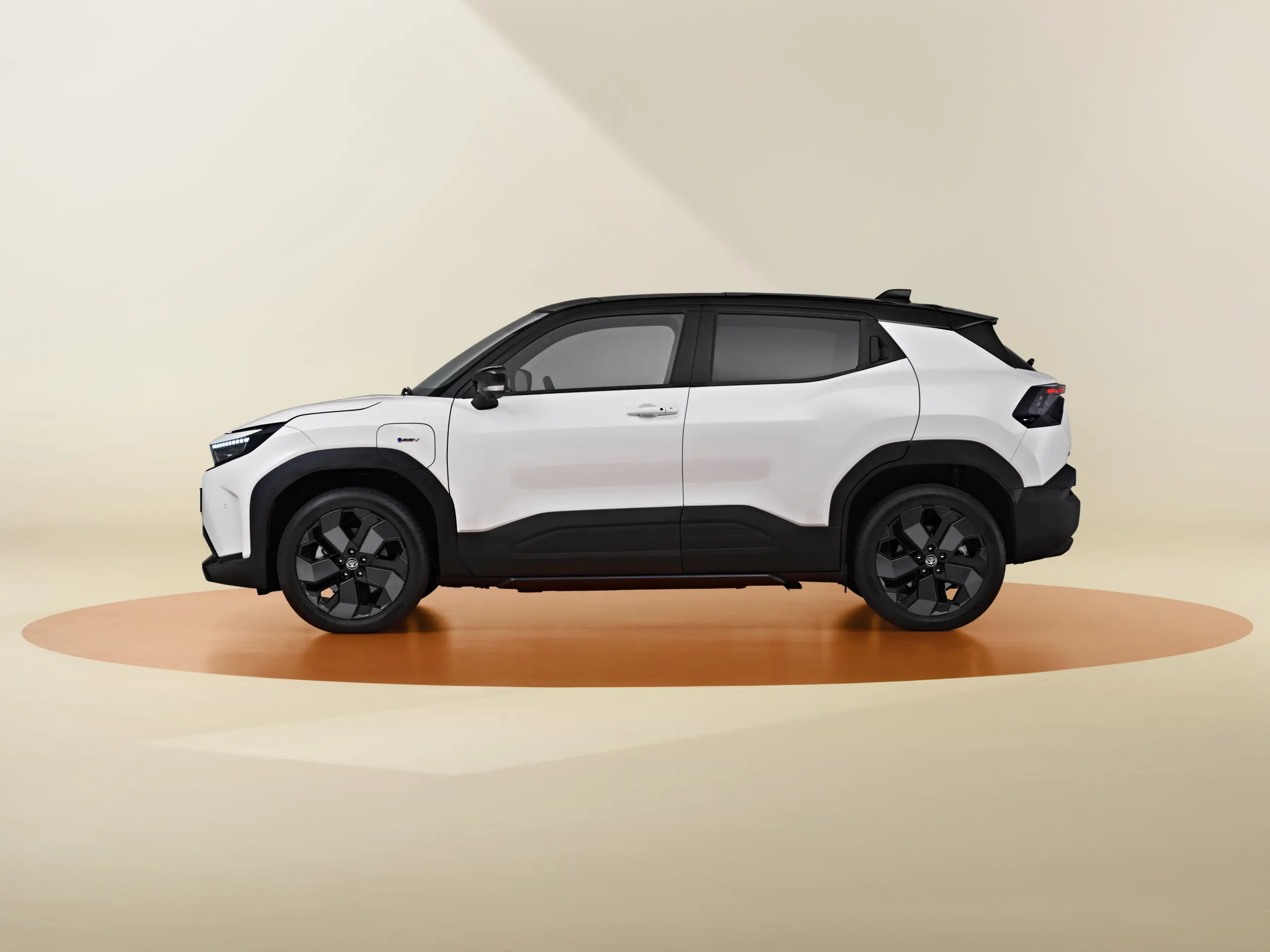 Toyota emblémával is beárazták itthon a Suzuki eVitarát!