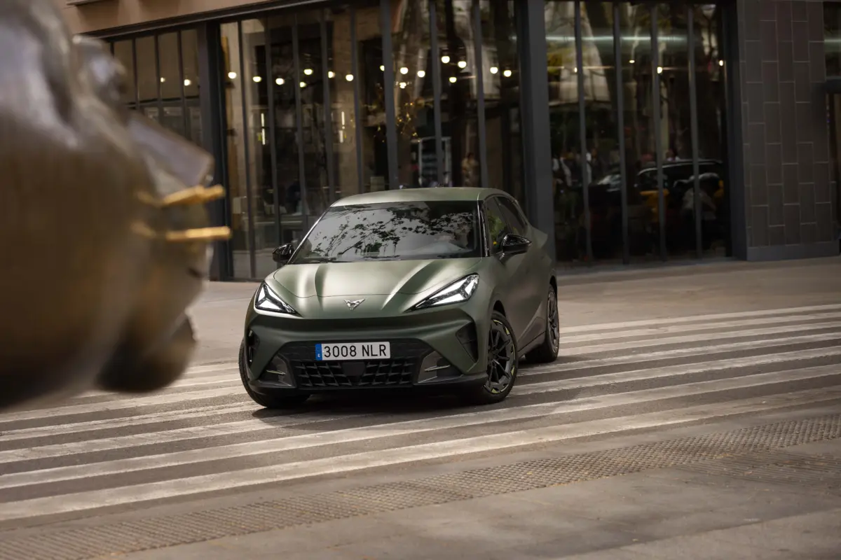 008_New-CUPRA-Raval-takes-to-the-streets-with-rebellious-electric-urban-spirit__HQ
